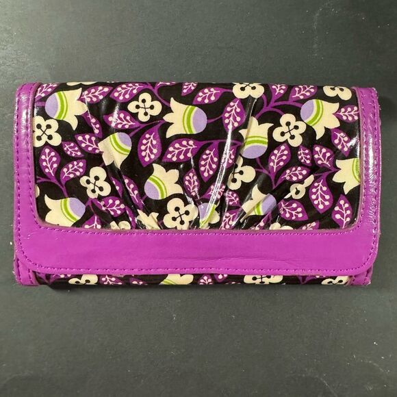 VERA BRADLEY Front Row Wallet in Frill Plum Petals Retired Fall 2011 - Picture 1 of 9